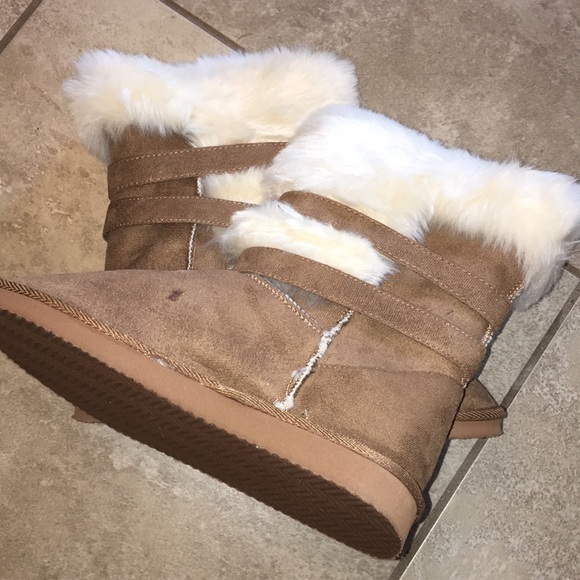 Boots - Picture 3 of 6